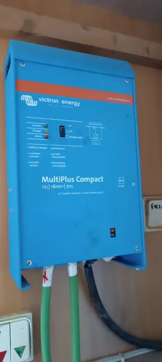 Inversor Cargador Victron MultiPlus Compact