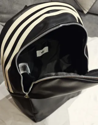 Mochila Adidas Negra y Blanca
