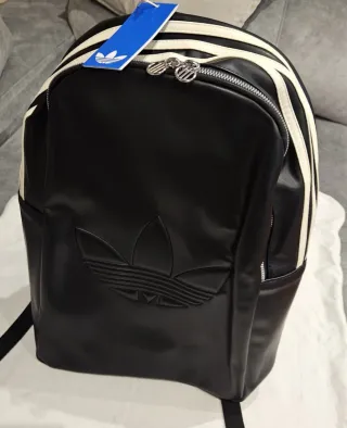 Mochila Adidas Negra y Blanca