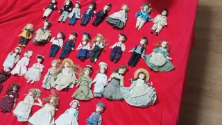 Vecchie bambole di porcellana