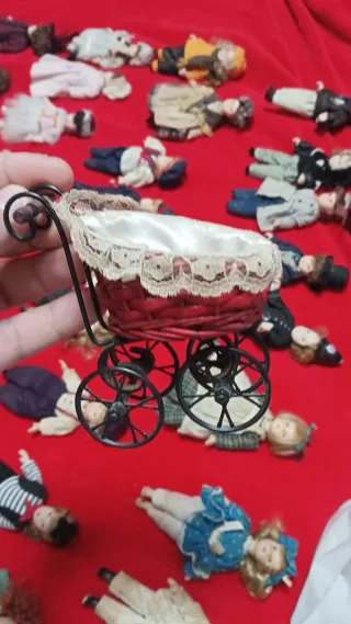 Vecchie bambole di porcellana