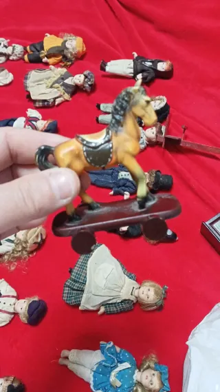 Vecchie bambole di porcellana