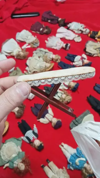 Vecchie bambole di porcellana