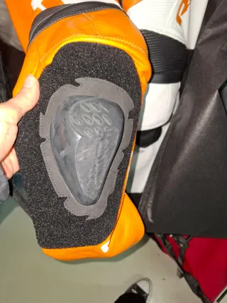 Mono de moto RT-Tech naranja y blanco