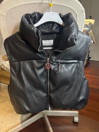 Chaleco Bershka Piel Negro Talla M