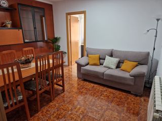 Habitación grande soleada Lleida