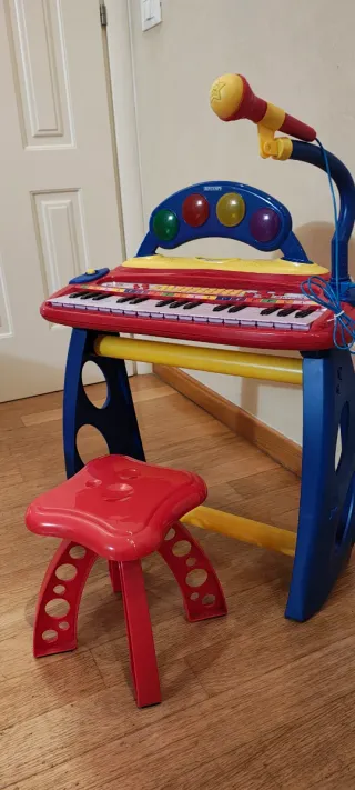 Tastiera Bontempi con microfono e sgabello