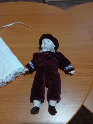 Muñecos bebés pequeños de porcelana