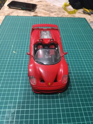 Coche deportivo rojo Ferrari f50