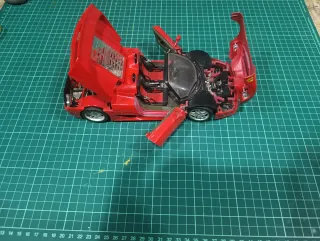 Coche deportivo rojo Ferrari f50