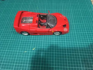 Coche deportivo rojo Ferrari f50