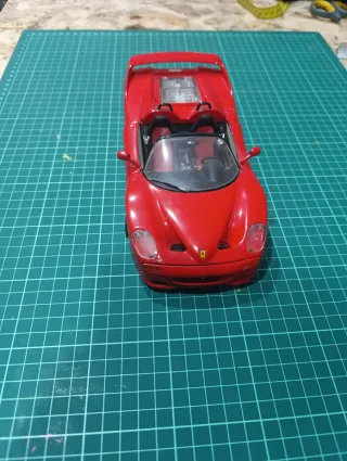 Coche deportivo rojo Ferrari f50