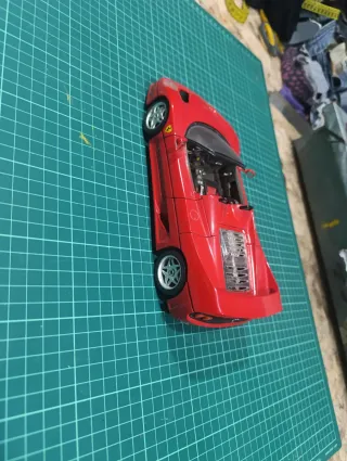 Coche deportivo rojo Ferrari f50