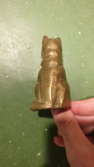 Gato decorativo de bronce
