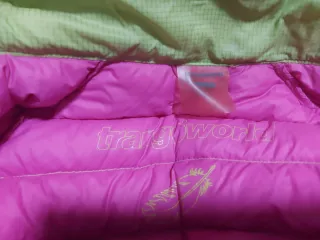 Chaqueta Trangoworld acolchada verde y rosa