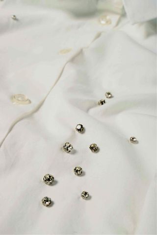 Camisa blanca con pedrería Talla M