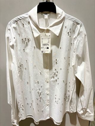 Camisa blanca con pedrería Talla M