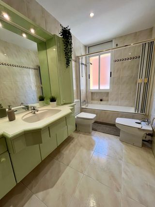 Habitación en Gran Vía Santiago Ramón y Cajal, 27