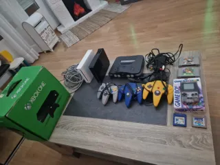 Pacchetto Console N64, GBC, Xbox One, 2 Wii, giochi