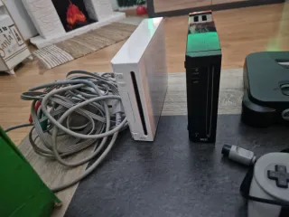 Pacchetto Console N64, GBC, Xbox One, 2 Wii, giochi