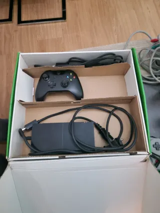 Pacchetto Console N64, GBC, Xbox One, 2 Wii, giochi