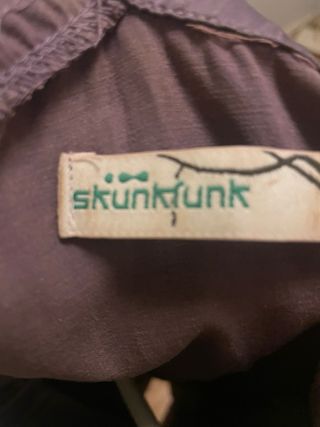 Vestido morado con botones