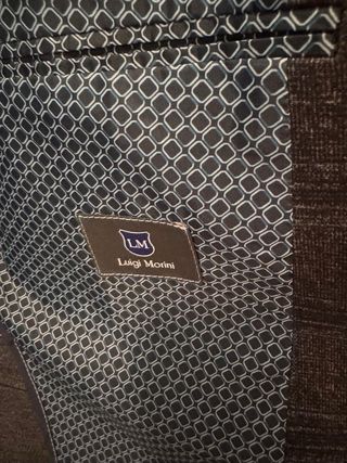 Americana de cuadros gris y negra