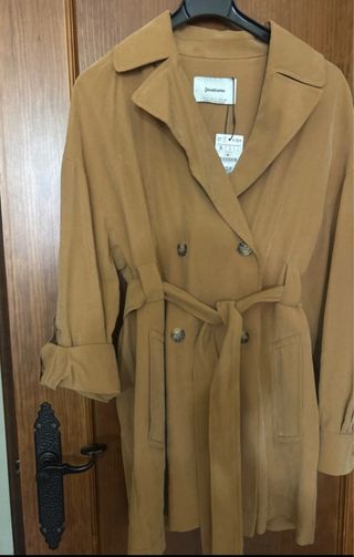 Gabardina Stradivarius Marrón Talla S