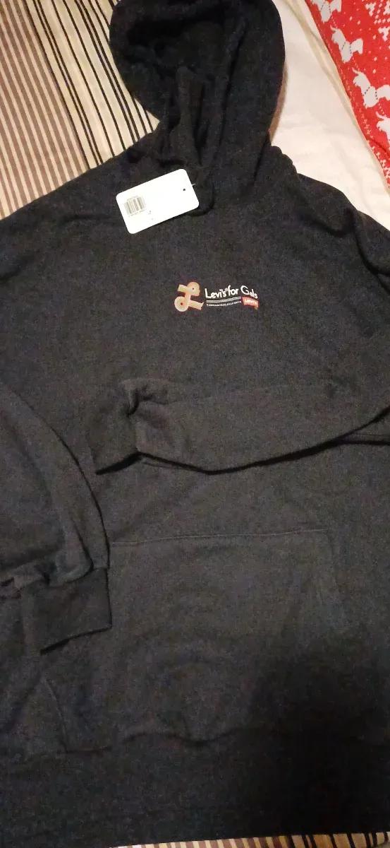 Sudadera con capucha y bolsillo delantero