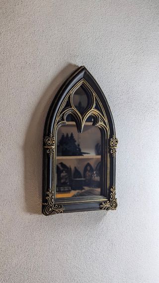 Espelho Gótico Arqueado com Detalhe Dourado