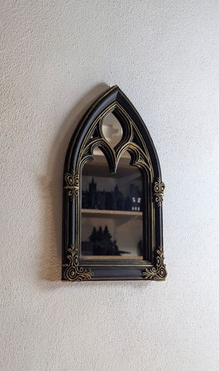 Espelho Gótico Arqueado com Detalhe Dourado