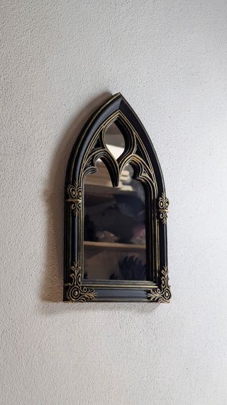Espelho Gótico Arqueado com Detalhe Dourado