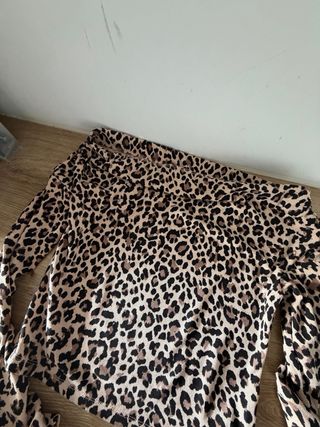 Camiseta Bershka Leopardo Talla M Nueva