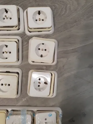 Marcos de enchufes e interruptores