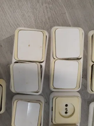 Marcos de enchufes e interruptores