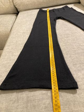 Pantalones negros acampanados