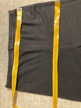 Pantalones negros acampanados