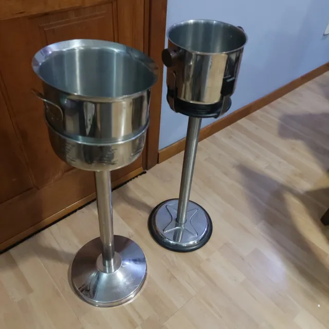 2 cubiteras con pie metal y madera