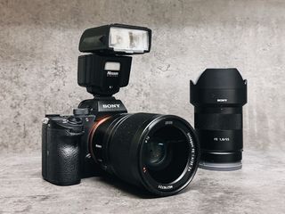 Sony A7III + Objetivos + Extras