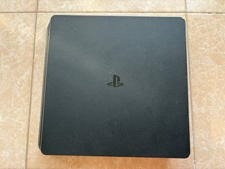 PS4 Slim 1TB + Mando Original + FIFA 23