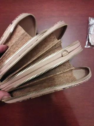 Bolso bandolera de corcho estampado