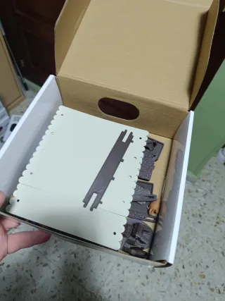 Postazione Playmobil con bottiglie e aratro