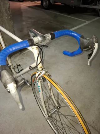 Bicicleta carretera vintage blanca