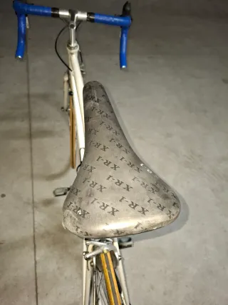 Bicicleta carretera vintage blanca