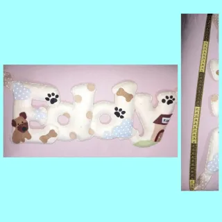 Scritta Eddy feltro con cane e zampe