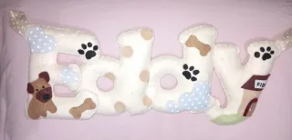 Scritta Eddy feltro con cane e zampe