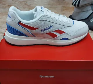 Zapatilla Reebok GL1100 Talla 42 Nuevas