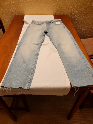 Pantalón vaquero Zara T-38.
