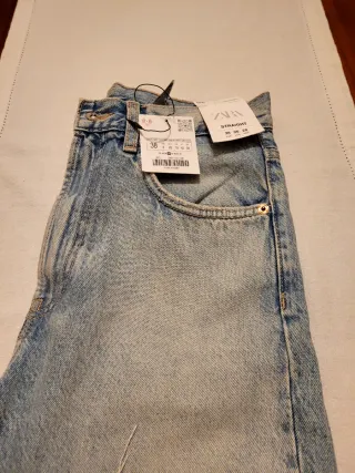 Pantalón vaquero Zara T-38.