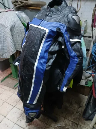 Mono de moto cuero negro